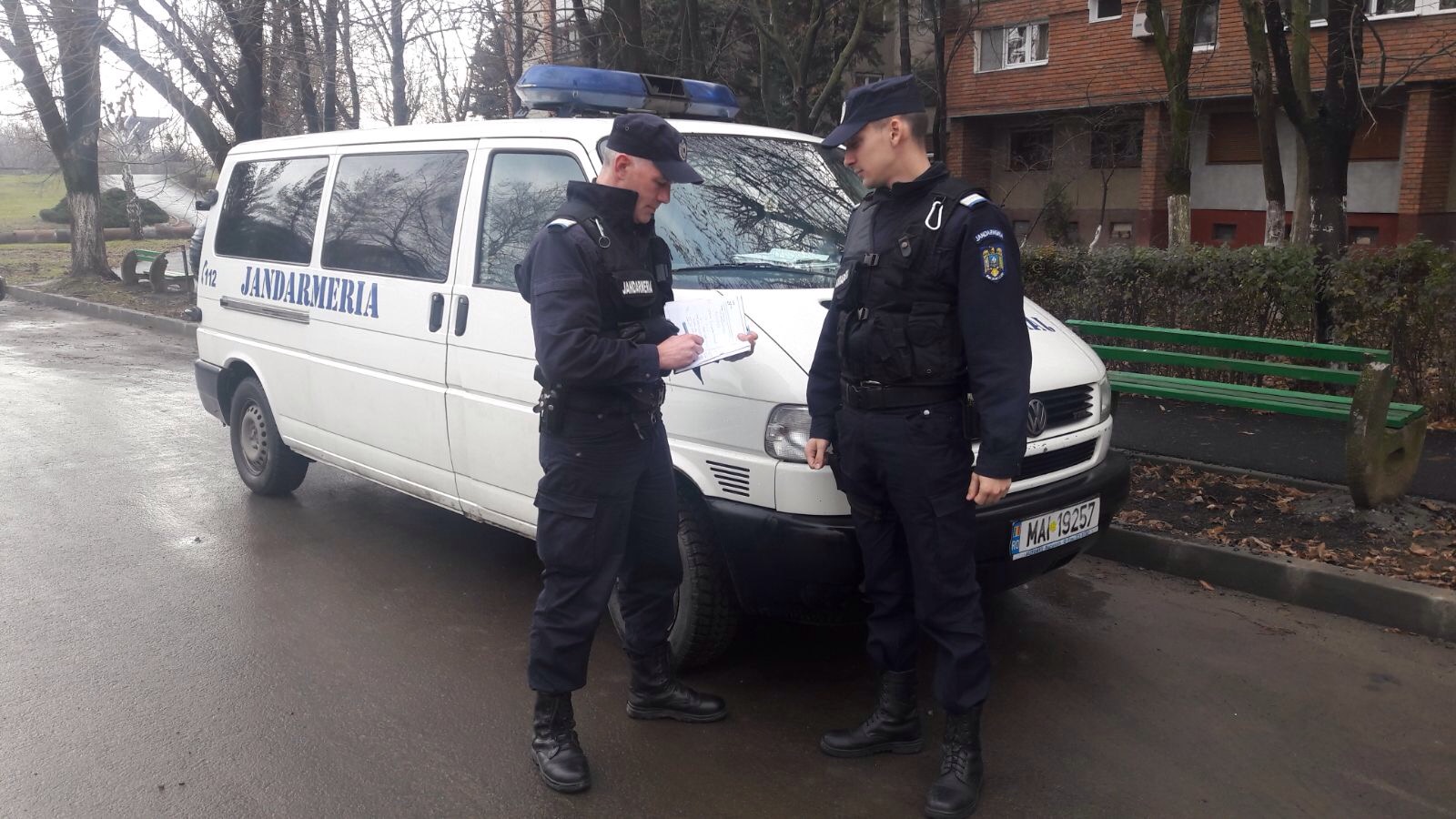 O arădeancă şi-a uitat poşeta plină cu bani în staţia de tramvai. Vezi ce s-a întâmplat! 2 IMG 4252