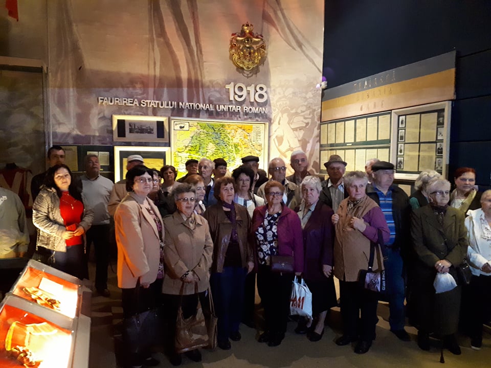 FOTO Persoanele vârstnice din Centrele de zi, în vizită la Complexul Muzeal Arad 8 30831825 10156145824702696 1210465674 n