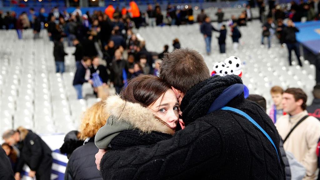 Doi români AU MURIT în atentatele de la Paris. Anunţ oficial de la MAE 1 1084059 1280x720 Custom