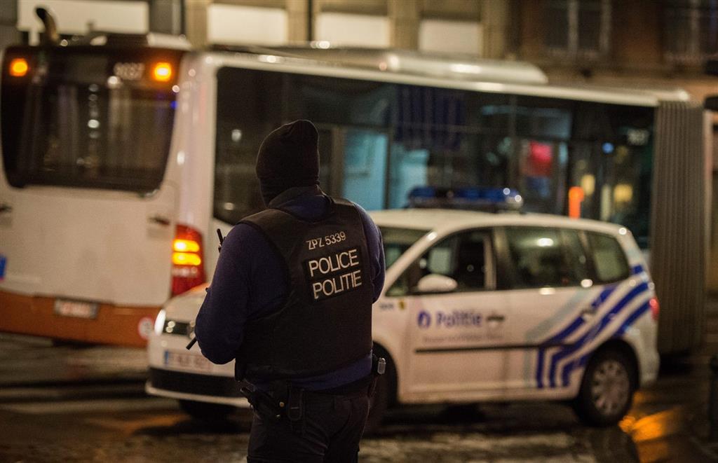 Nivel MAXIM de ALERTĂ în regiunea Bruxelles până lunea viitoare 1 23111536771868 23 11 2015 BELGIUM BRUSSELS POLICE OPERATION Custom