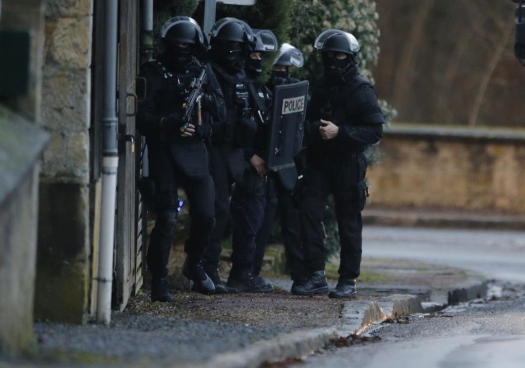 french special forces manhunt charlie hebdo