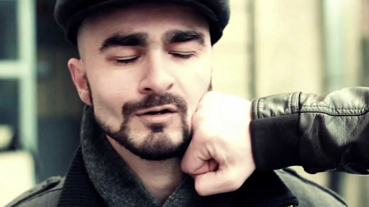 Un tânăr a fost snopit în bătaie, ajungând cu răni la spital, după ce trei indivizi au intrat peste el în mașină, marți seara, în centrul Aradului. 1