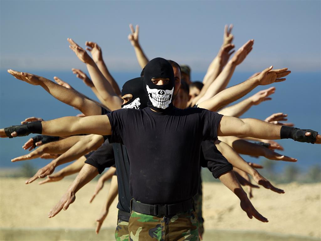 Listă uriaşă de aşteptare la ISIS pentru misiuni sinucigaşe. Teroriştii îşi acuză liderii de ”nepotism”, şi că îşi ”bagă în faţă” rudele pentru atentate 1 v2 Isis