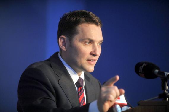 S-a încheiat votul în cazul cererii de arestare preventivă a senatorului PSD Dan Șova. Plenul Senatului a decis că Șova poate fi arestat. 1 56600c4a682ccf41d590b072