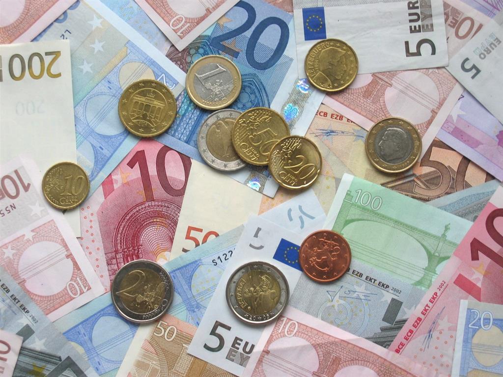 Euro coins and banknotes Custom