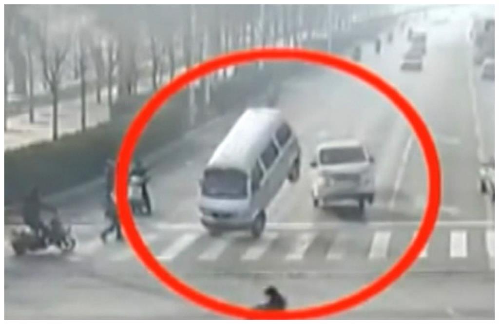 Levitating Cars to Show 3 Vehicles Being Pulled Into the Air in Xingtai China