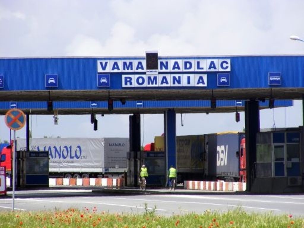 migranti gasiti ascunsi doua autovehicule la vama nadlac1343992724