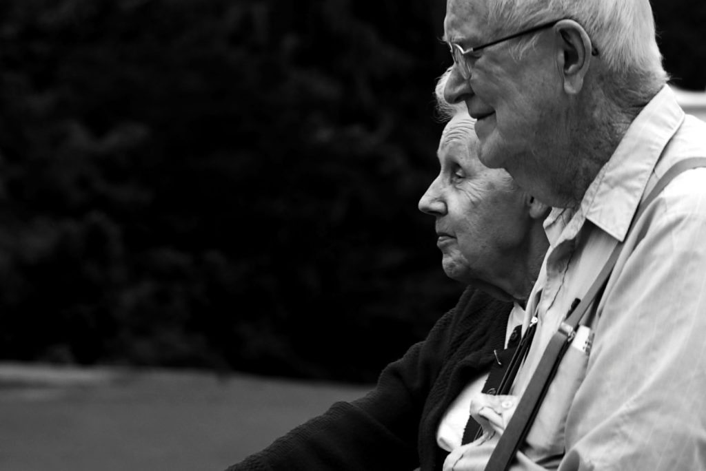 Propunere șoc în Marea Britanie: “Sunt prea mulți bătrâni. Sinuciderea asistată poate fi ceva <>” 1 125450 batrani4