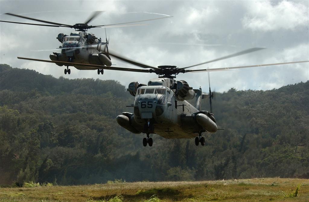 CH 53Ds landing