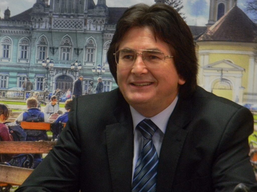 "Excepțională lucrare, dom' Primar! Măi, Robu lui Dumnezeu": Edilul Timișoarei susține că nu știa de băncile cu gard în față și dă asigurări că vor se vor lua măsuri 1 Nicolae ROBU Timisoara