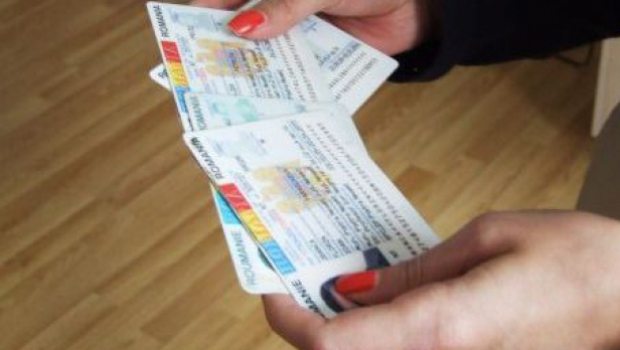 Arădenii care nu deţin un act de identiate valabil sunt chemaţi pentru eliberarea altuia nou 1 carte de identitate
