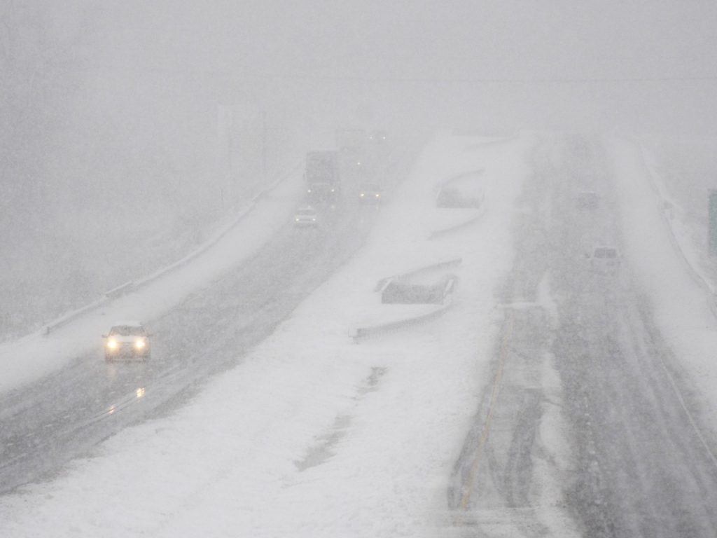 O femeie însărcinată din Vaslui a pierdut sarcina pentru că ambulanța nu a putut ajunge la ea. În Constanța, o gravidă a fost transportată în Bulgaria pentru a naște 1 directorul anm ion sandu rfi un nou viscol sudul romaniei miercuri pana joi cod portocaliu nu pleaca drum