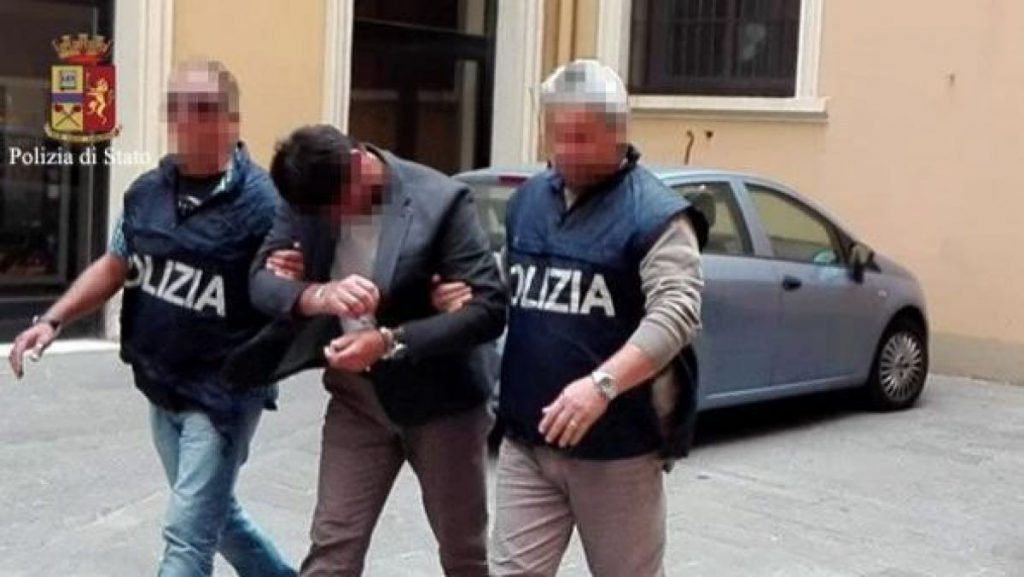foto un moldovean fugar a fost arestat direct in restaurant de politia italiana 13393