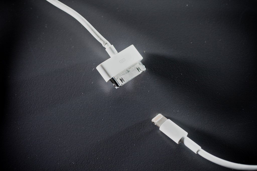 iphone 5 charger 01