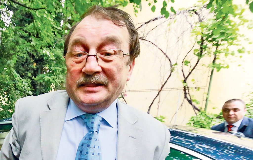 mircea basescu 07 f0eef74157