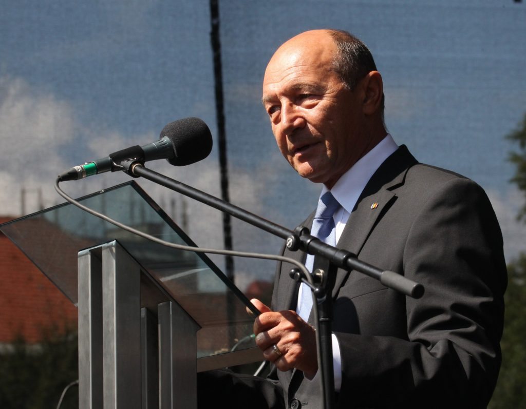 Antena 3 face noi dezvăluiri despre sponsorul lui Băsescu: Afaceri de sute de milioane cu statul 1 o TRAIAN BASESCU facebook