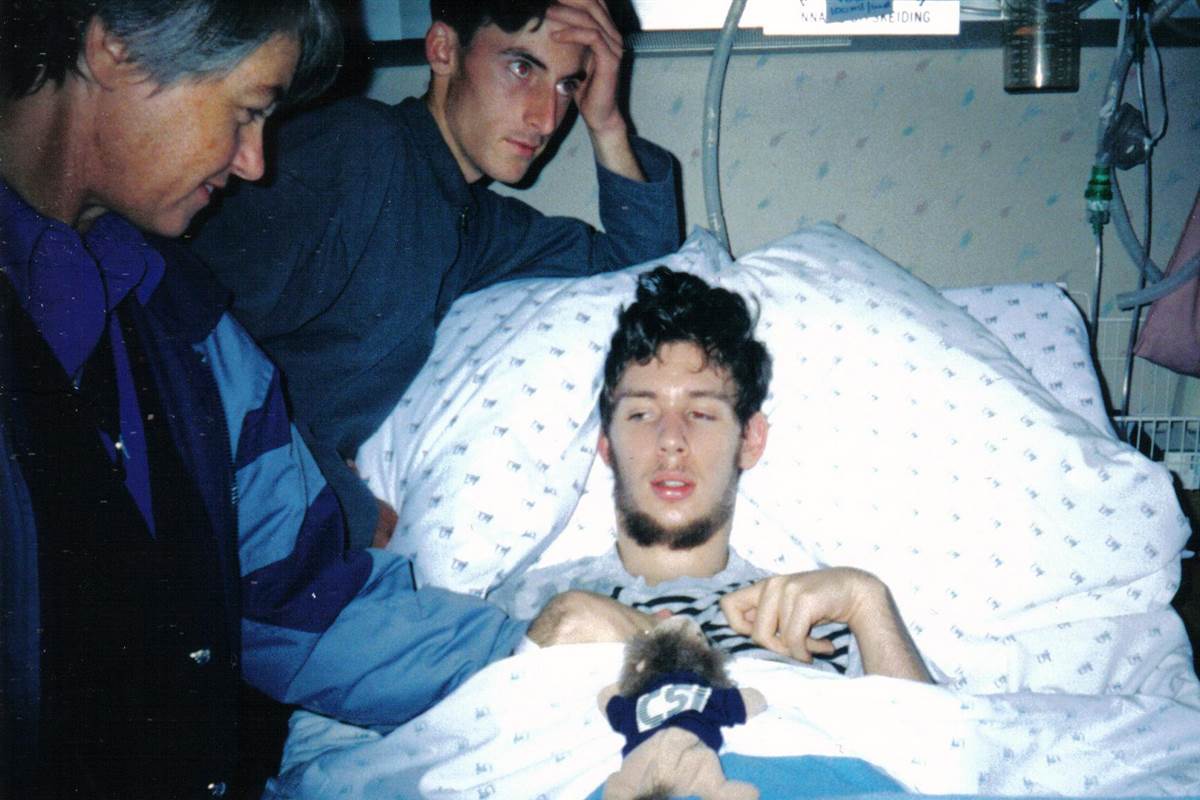 Un băiat a stat timp de 12 ani în comă. Primul lucru spus când s-a trezit a şocat pe toată lumea 1 150129 martin pistorius hospital 8p 3c0e786e085194e319989af56de52e02.nbcnews fp 1200 800