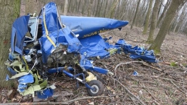Un pilot român a murit după ce s-a prăbuşit cu avionul în Ungaria 1 avion