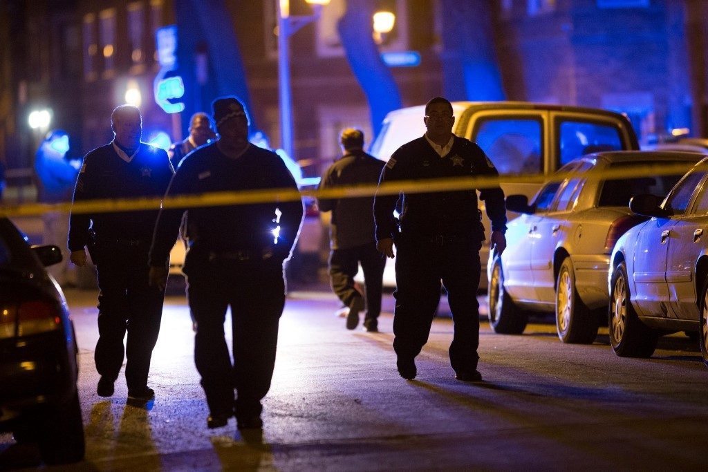 chicago shootings child and woman shot in south shore 20140401