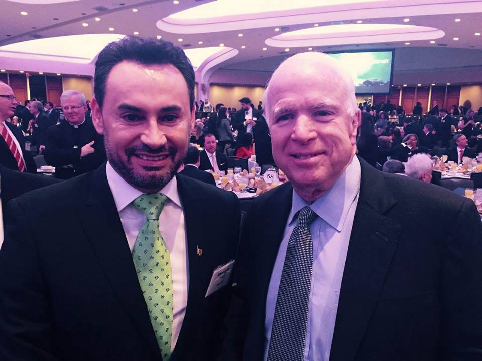 Aradul arde, Falcă ia micul dejun 1 mmmmm