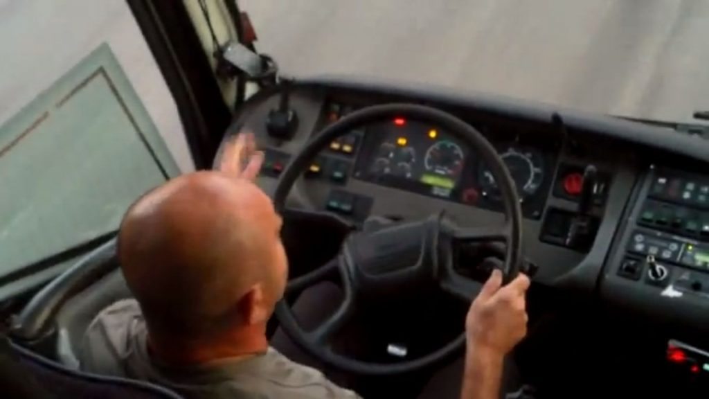 video pasager la un pas sa fie batut de soferul autocarului care circula pe ruta cluj