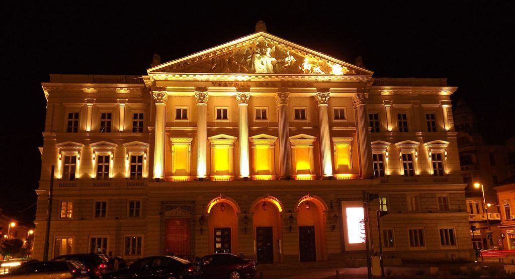 Cine râde la teatru, râde mai bine 1 aaaa 1