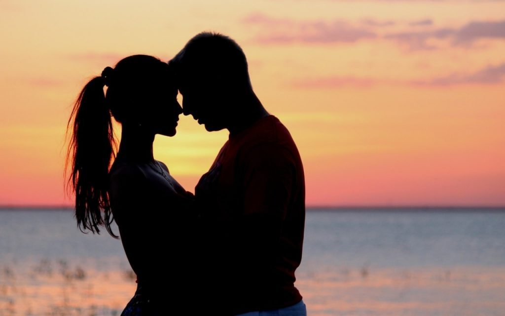 couple love sunset hugs 39638 2560x1600 Custom