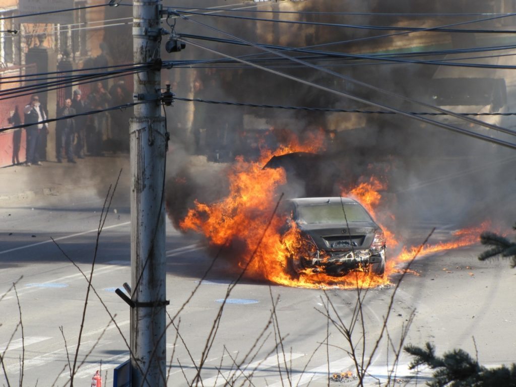 foto un autoturism luat foc cartierul clujean manastur 3