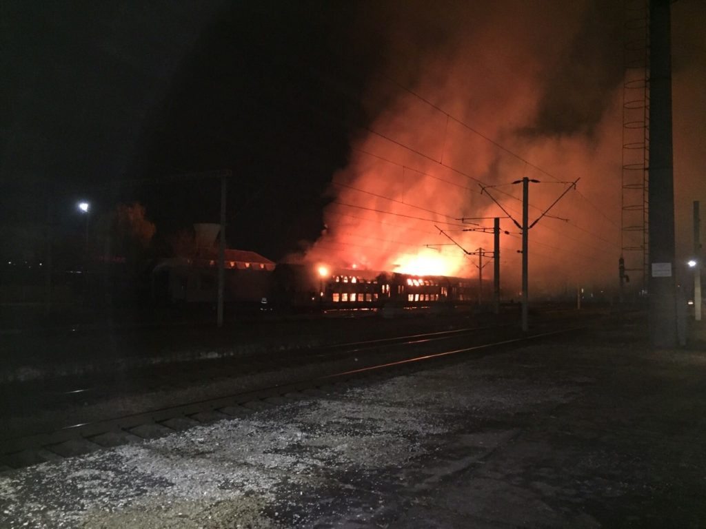Vagon de tren incendiat la Iași 1 img 20151123 wa0017 Custom