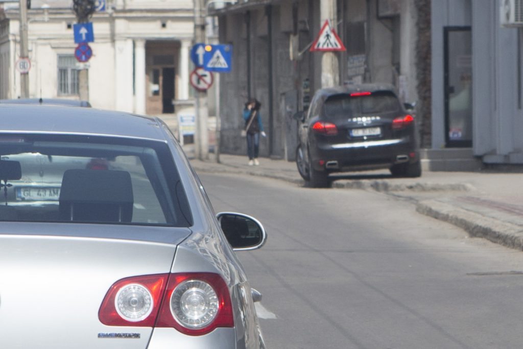 LOVITURĂ pentru samsarii care falsifică actele mașinilor! Ce PEDEAPSĂ cu închisoarea ar urma să fie introdusă în Codul Penal 1 masini parcate neregulamentar 26