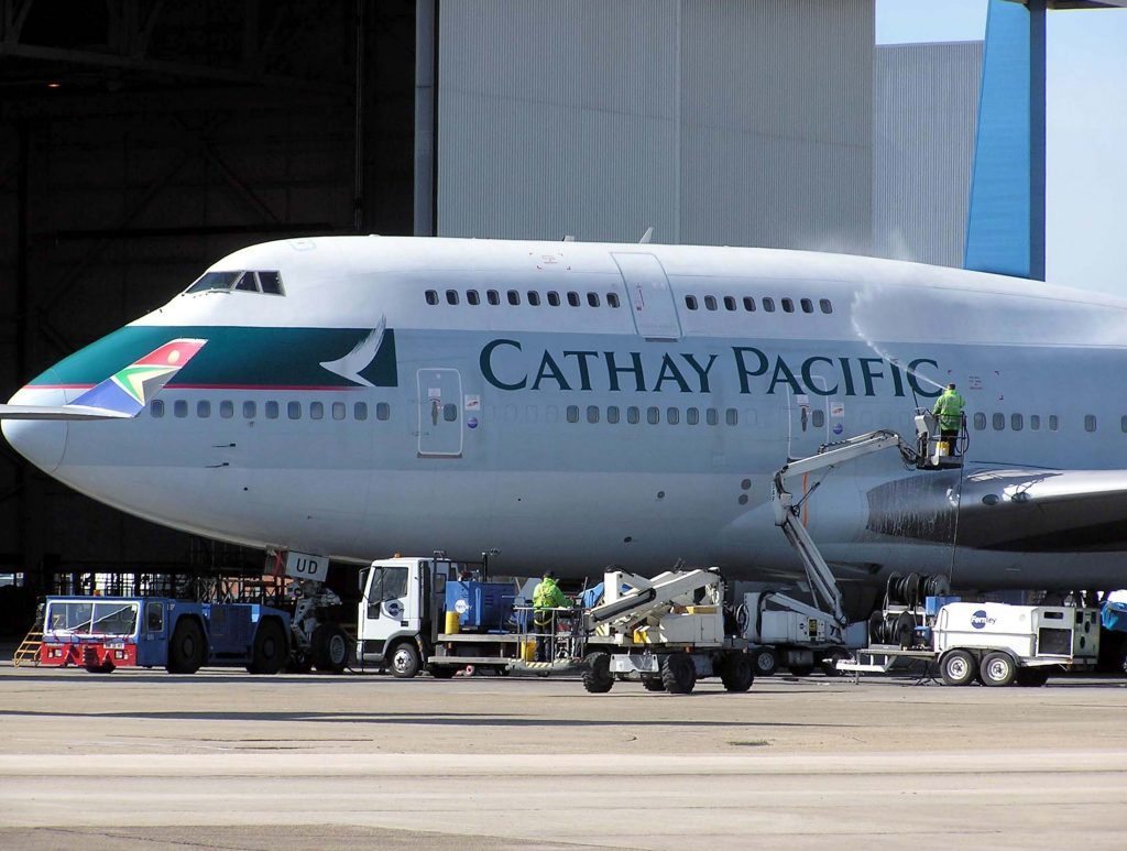Cathay.b747 400.b hud.cleaning.arp