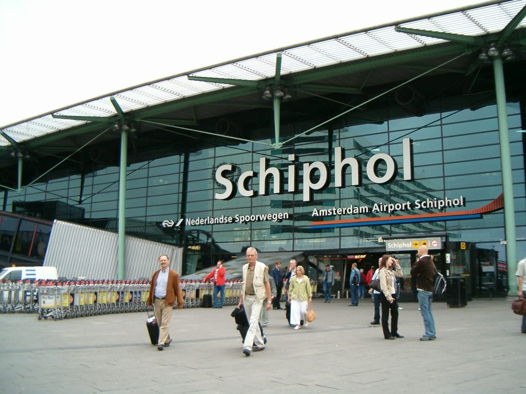 Schiphol plaza ns