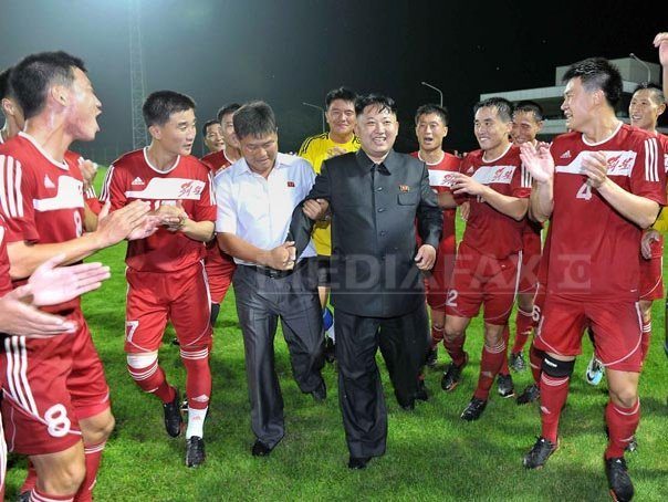 Președintele FIFA intenționează să detensioneze relațiile din Coreea prin fotbal 1 kim jong fotbal 2 afp