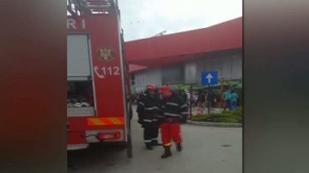 Arde Auchan-ul din Capitală 1 aucha