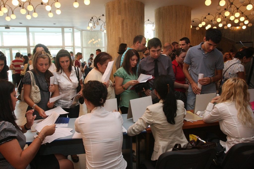 Arădenii se pot angaja peste graniţă. Vezi ofertele şi beneficiile oferite 1 bursa