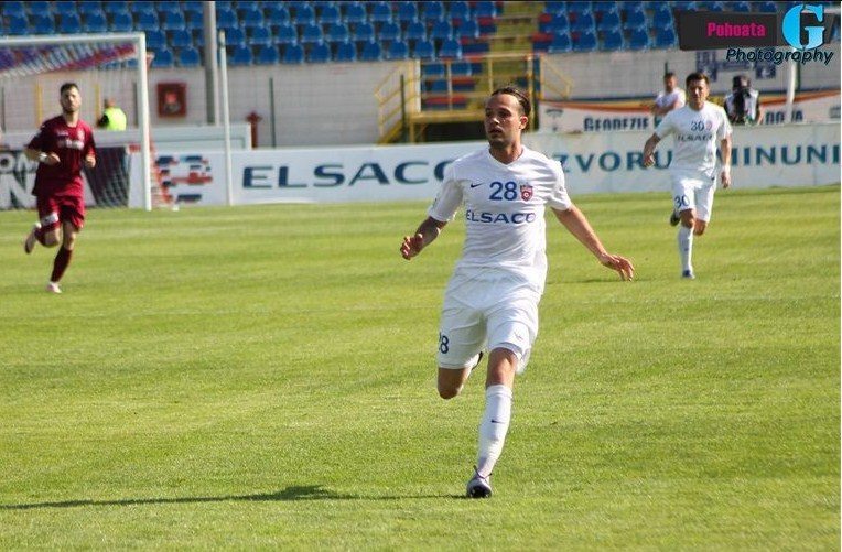 Liga 1 și-a mai deschis porțile pentru un fotbalist arădean 1 cue