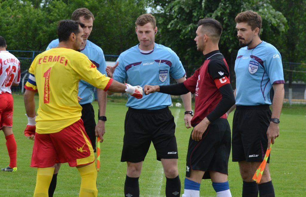 Reacții după derby-ul campionatului în Liga a IV-a! Vezi ce șanse își atribuie antrenorii celor de la Cermei și Sântana la titlu 1 derbysant