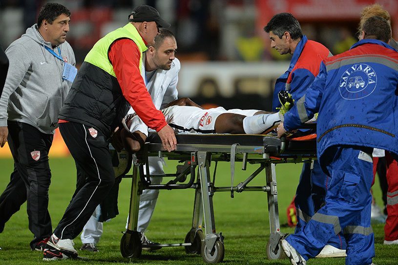 Tragedie în fotbalul românesc: Dinamovistul Ekeng a decedat după ce căzuse pe teren în minutul 71 al meciului cu Viitorul 1 ekeng