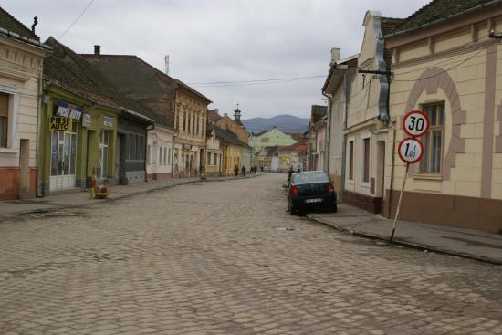 Bătaie în toată regula la Lipova. O maşină a fost distrusă 1 lipova