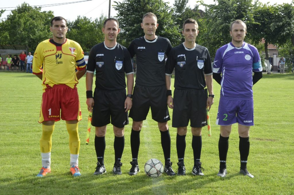 Văzute și auzite la Cermei cu ocazia barajului de promovare în Liga a 3-a: Prima „alb-roșiilor” s-a mărit din nou! 1 cermazi