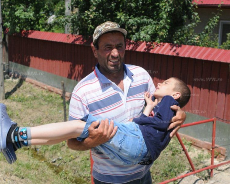 copil maltratat de invatatoare 76193200