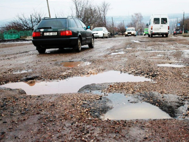 România a alocat cei mai mulţi bani din regiune pentru infrastructură, dar are cele mai proaste drumuri 1 drum prost