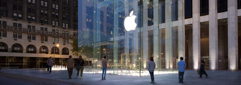 Un bărbat a dat Apple în judecată. Ce sumă exorbitantă cere și pentru ce 1 retail fifth avenue landscape
