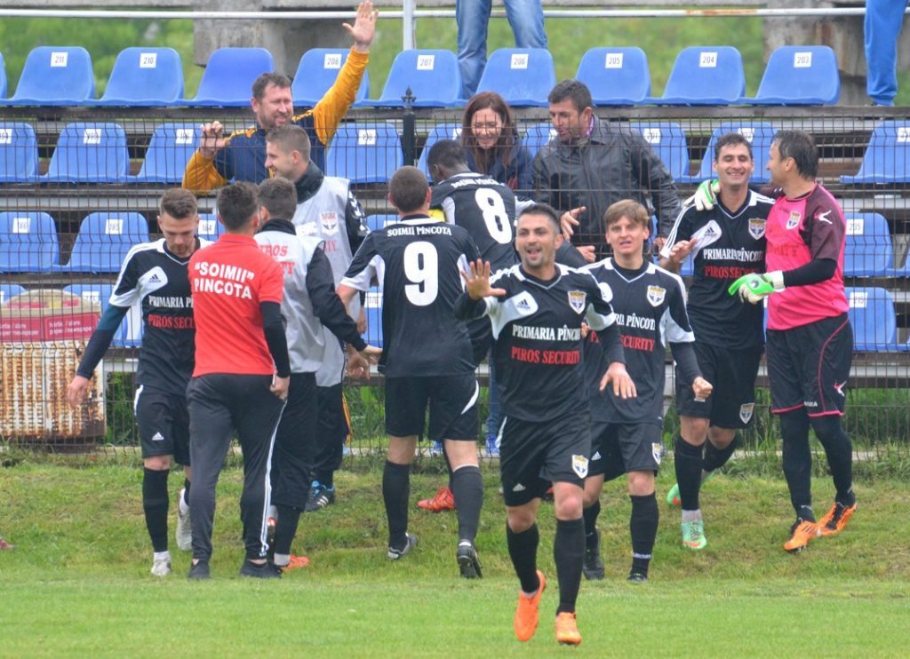 „Șoimii” sărbătoresc, au rămas în Liga a 2-a! Olimpia - Pîncota 1-1 1 somi4