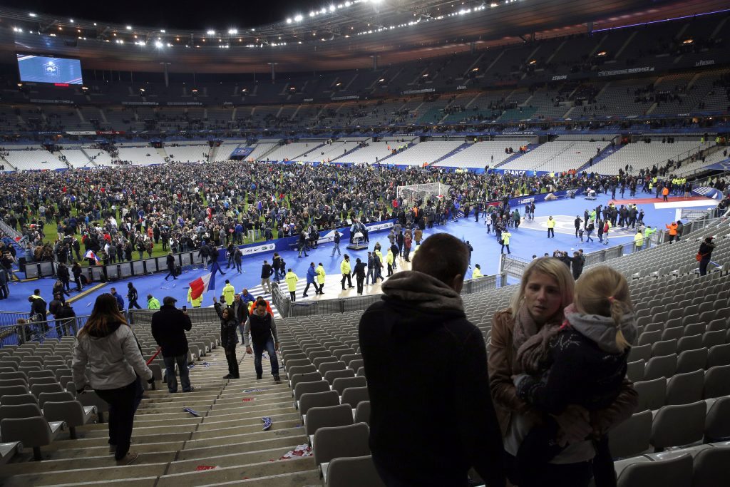 Serviciile secrete franceze au identificat 82 posibili teroriști printre agenții de pază de la Euro 2016 1 stade de france ap 311200900421