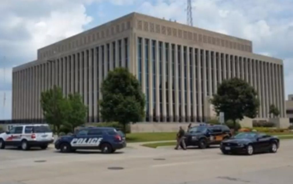 Doi morți într-un atac armat la o Judecătorie 1 atactrib