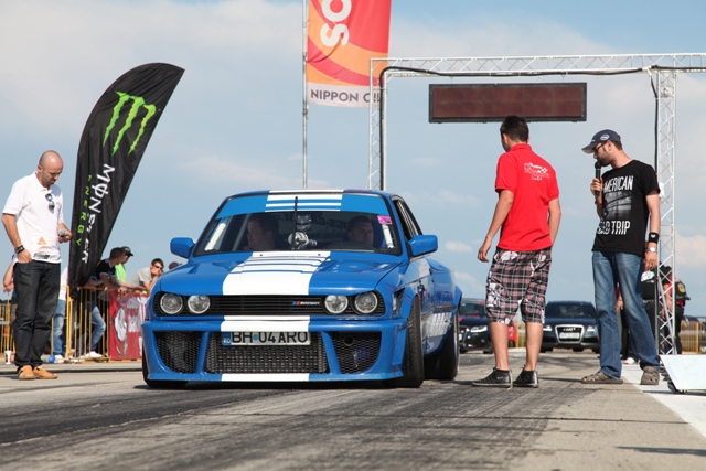 Concurs auto internaţional la Aeroportul Arad.Tombola oferă un zbor de agrement! 1 auto