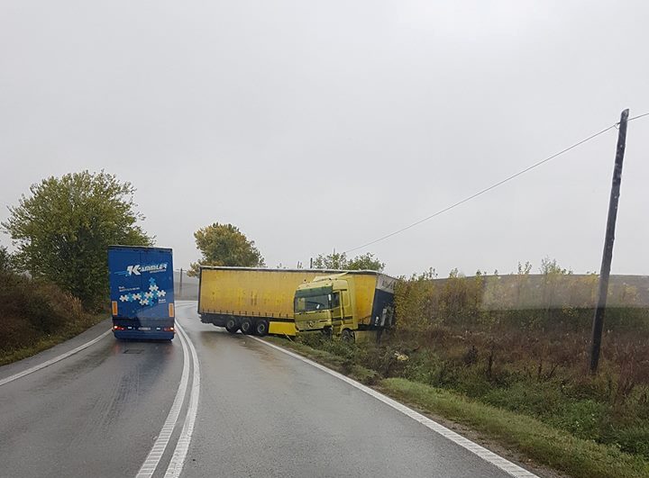 Accident cu un TIR între localitățile Șagu și Vinga 1 accident vinga