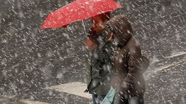 Ploi, ninsori şi vânt puternic în următoarele două zile 1 plole