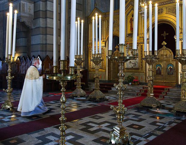 Preotul Adrian Cristinel Bulai s-a sinucis! A fost găsit spânzurat în Casa Parohială! 1 preot